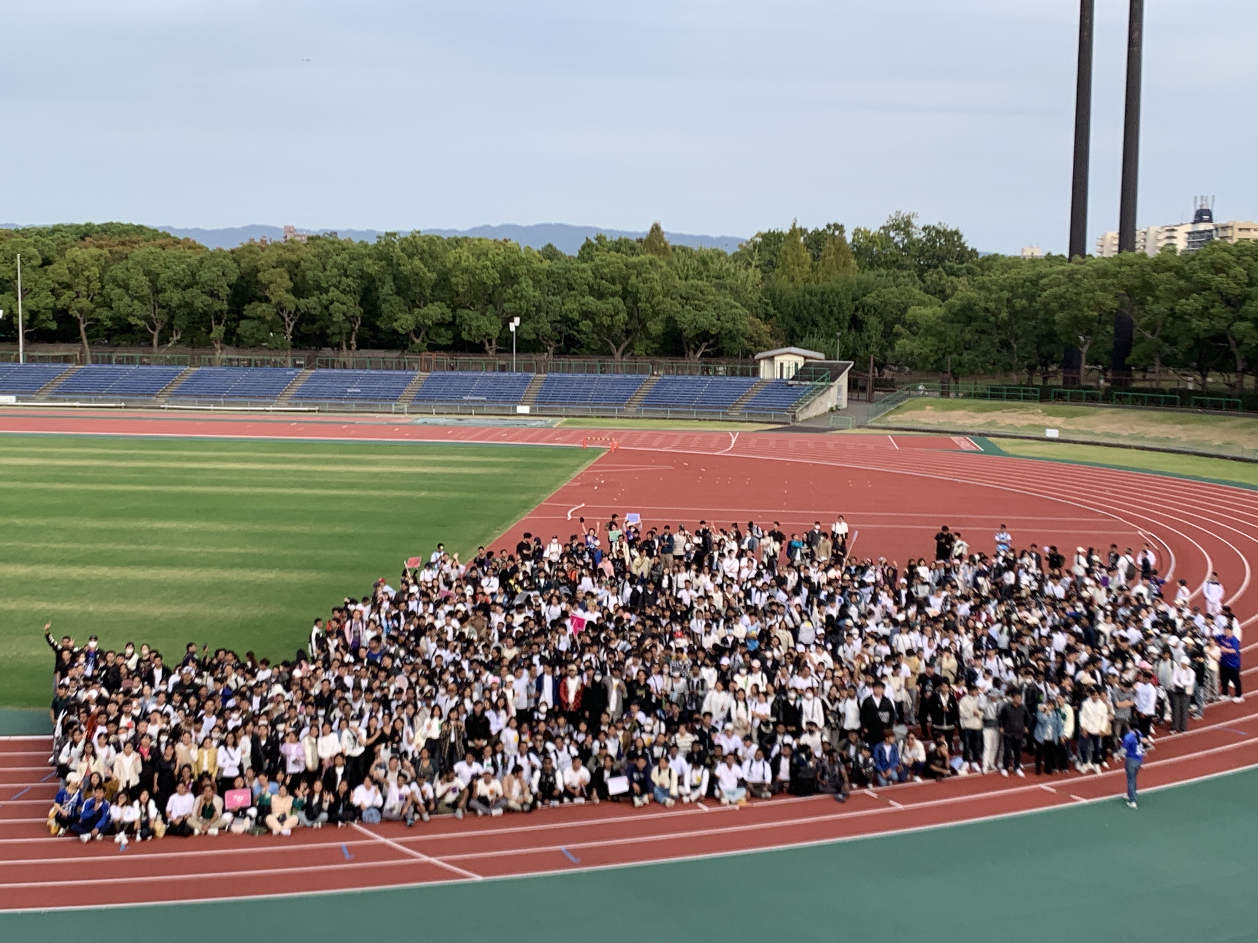 スポーツ大会が行われました。
大阪観光ビジネス学院と合同で行い、多くの人が参加しました！
みなさん一生懸命走って、投げて、綱引きを引いて、とても楽しそうでした。