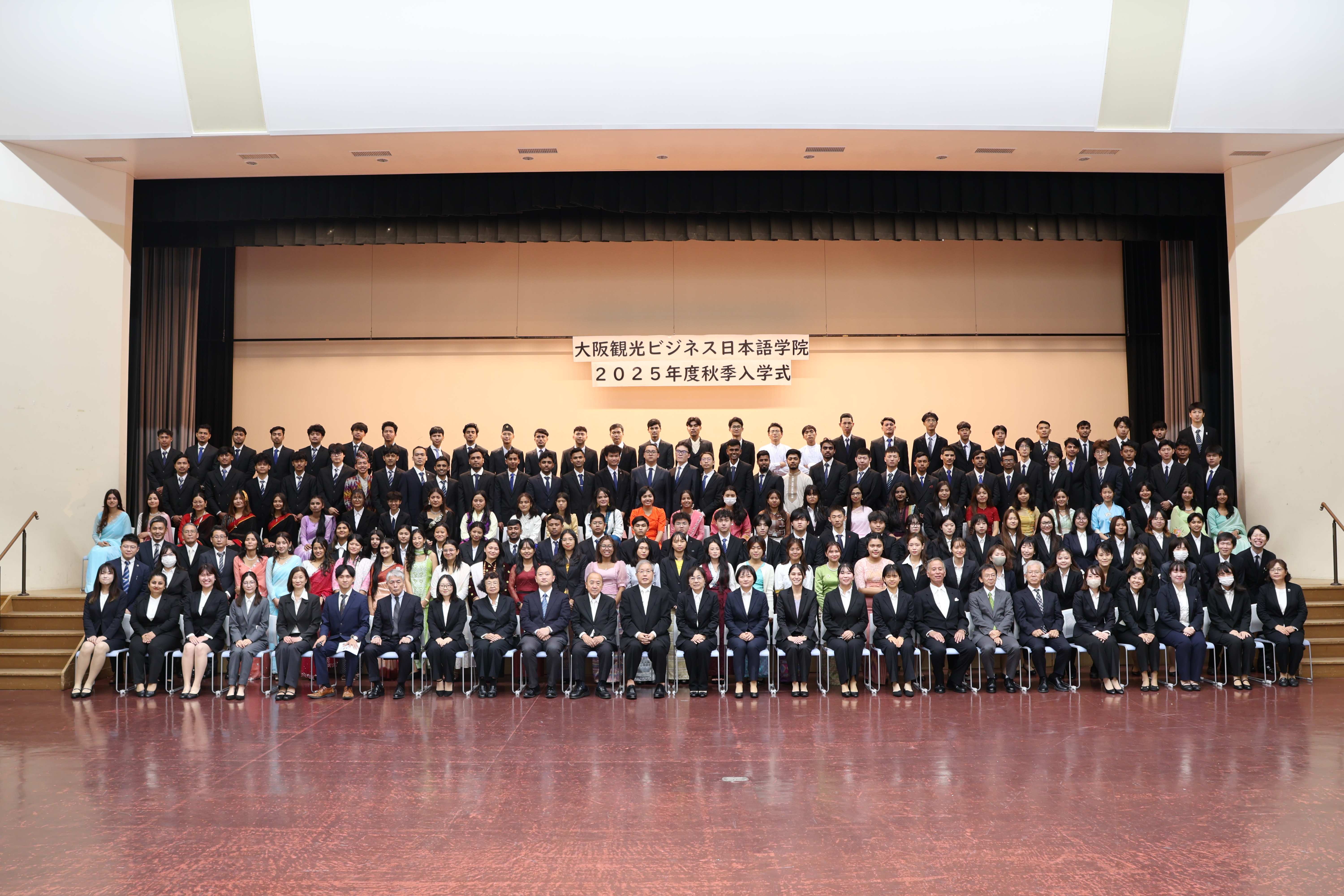 2025年7月生、10月生の入学式が西成区民センターで行われました。これから一緒に勉強がんばりましょう！！